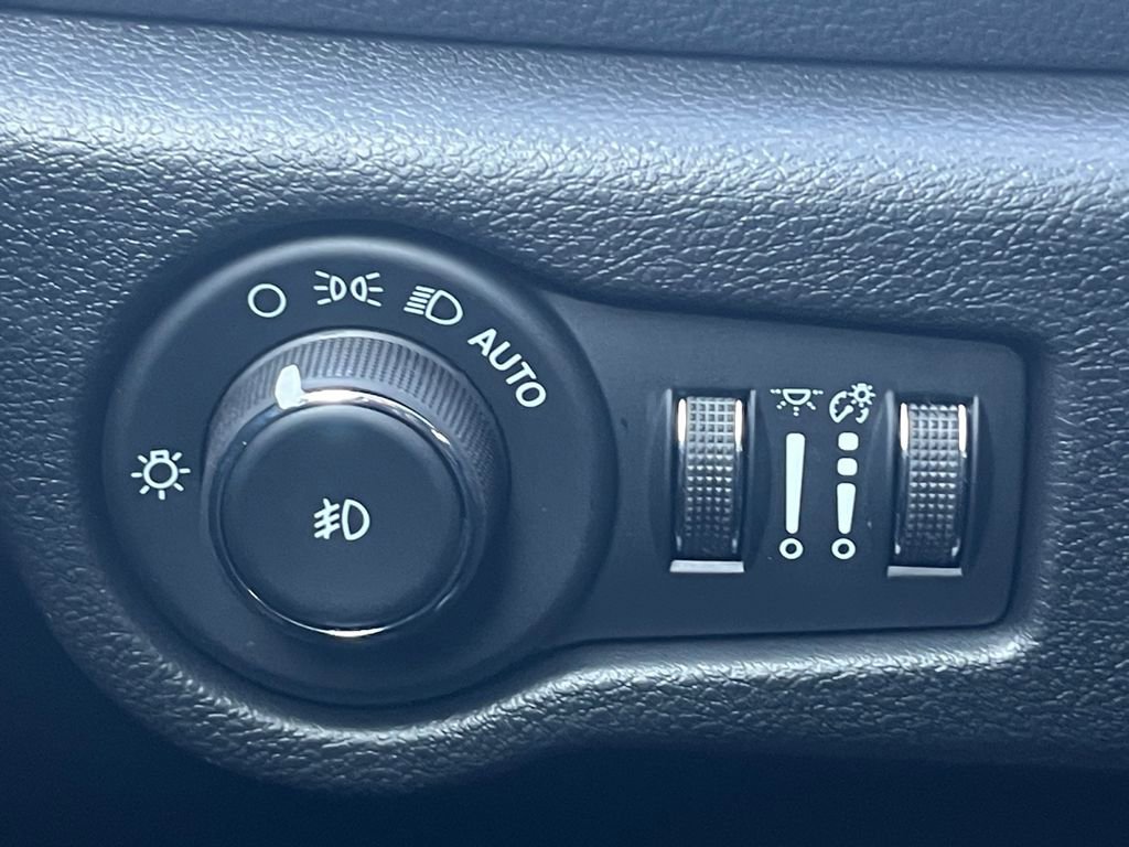 New 2026 Chrysler Pacifica Select image 12