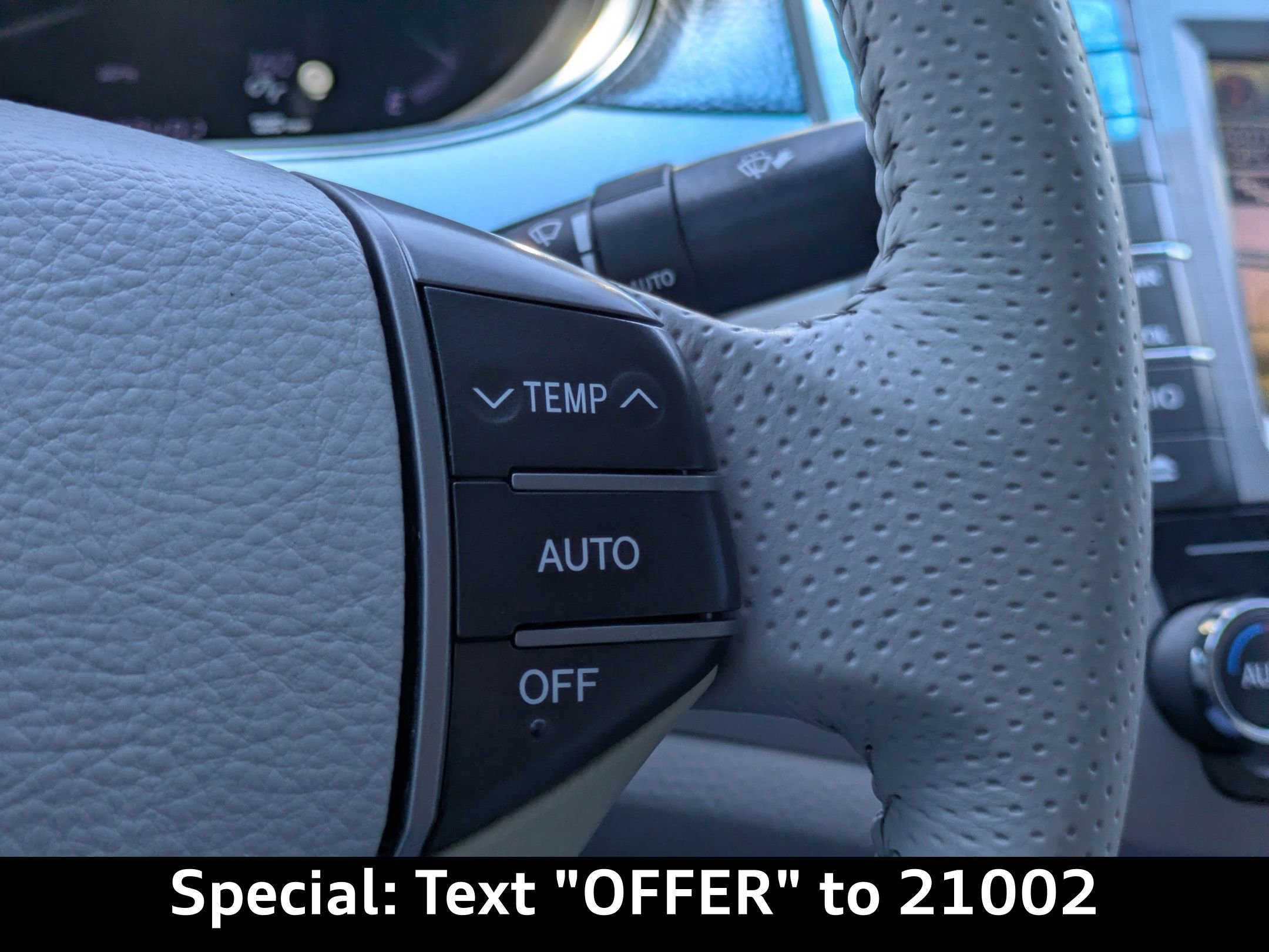 Used 2012 Toyota Avalon Limited image 26