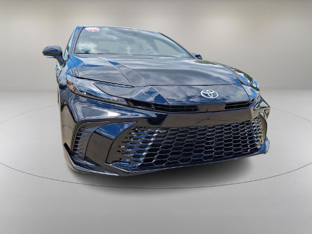 Used 2025 Toyota Camry SE FWD image 2