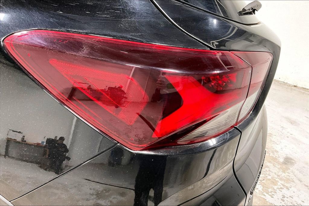 Used 2023 Chevrolet TrailBlazer RS w/ Sun and Liftgate Package image 38