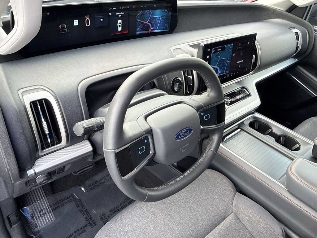 Used 2025 Ford Expedition Active AWD/4WD image 16