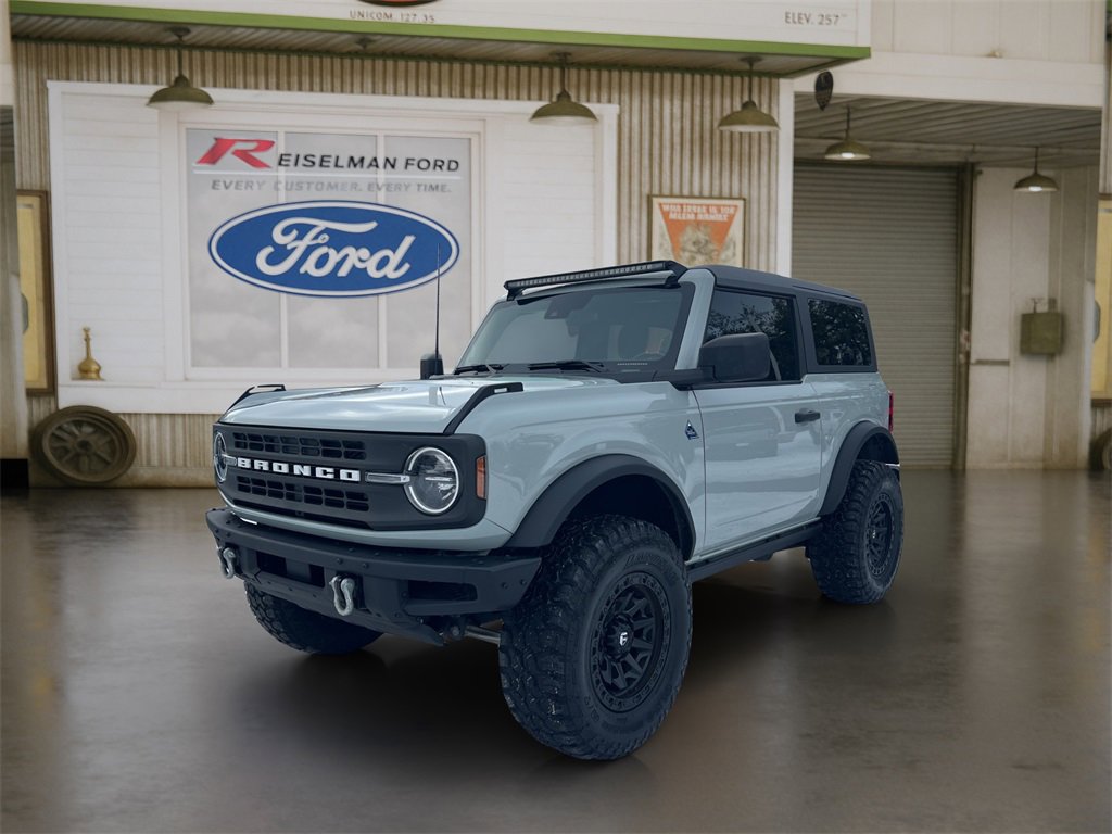Used 2022 Ford Bronco Black Diamond image 2