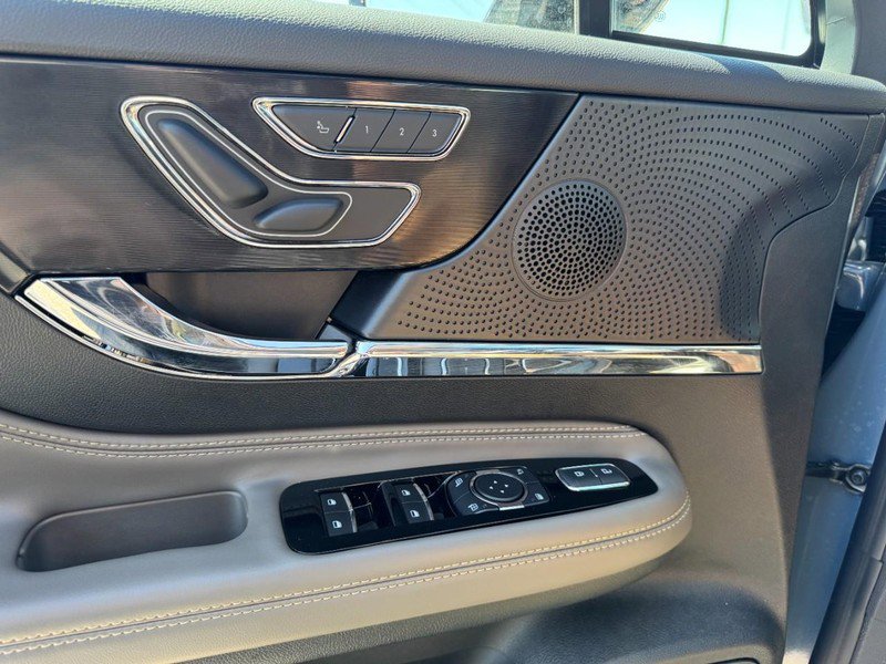 Used 2025 Lincoln Corsair Premiere AWD w/ Equipment Group 101A image 22