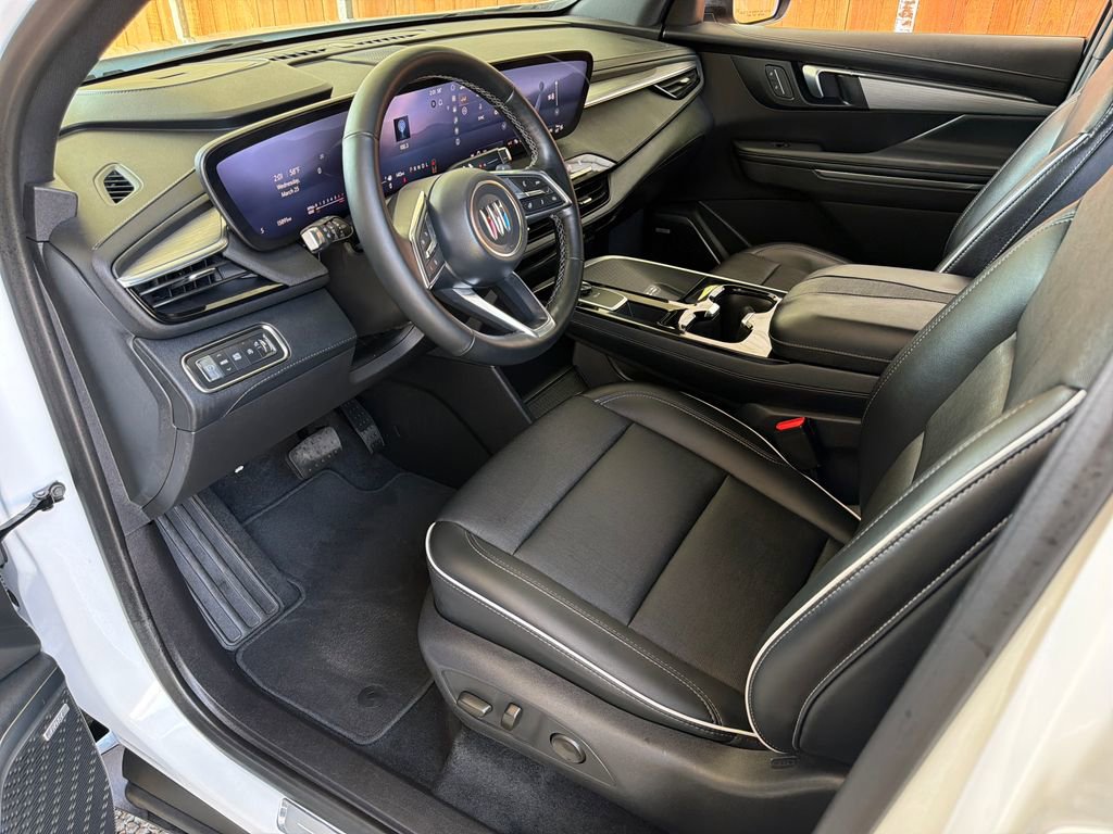 Used 2025 Buick Enclave Preferred image 2
