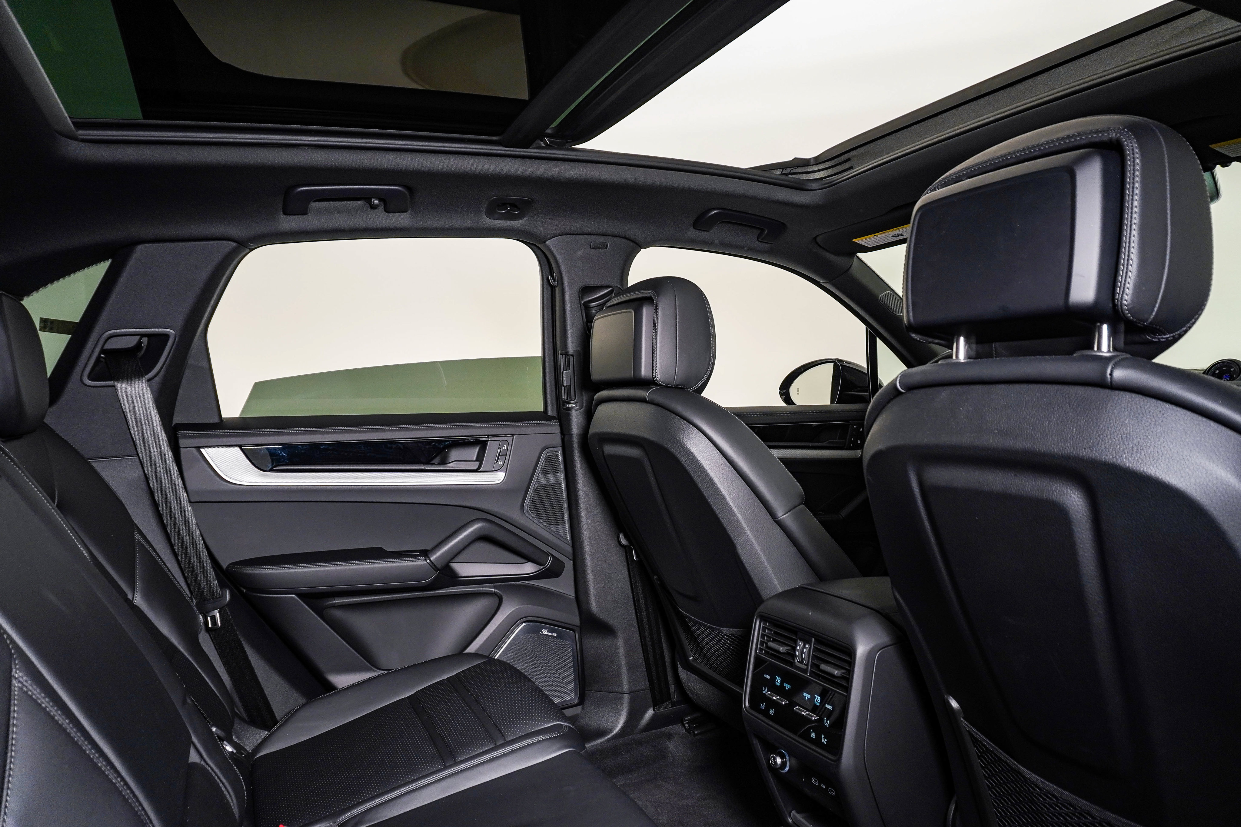 Certified 2026 Porsche Cayenne S AWD/4WD image 16