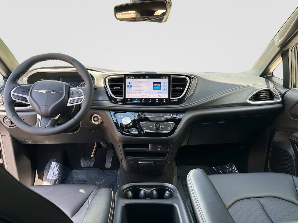 Used 2026 Chrysler Pacifica Select FWD image 17