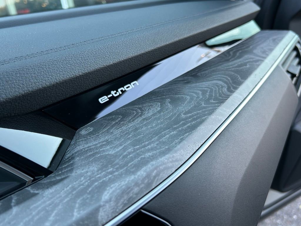 Used 2022 Audi e-tron Premium Plus w/ Premium Plus Package image 65