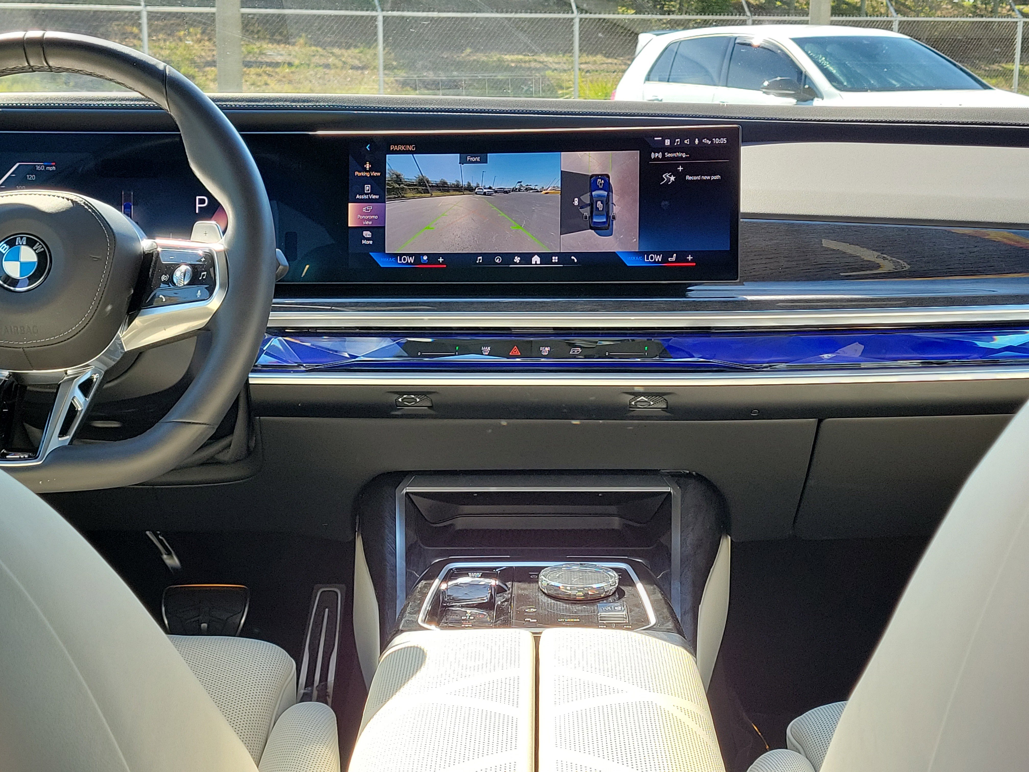 Used 2026 BMW 740i w/ Luxury Rear Seating Package RWD image 16