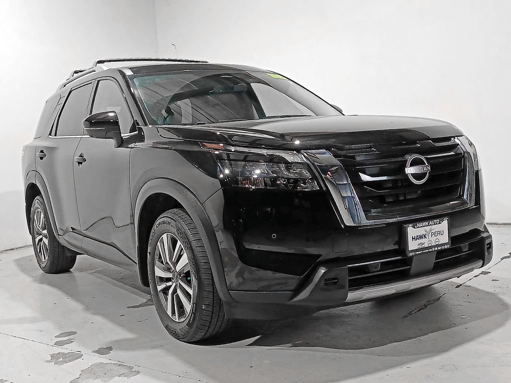 Used 2025 Nissan Pathfinder SL AWD/4WD image 32