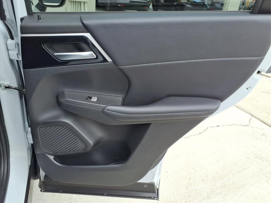 Used 2024 Mitsubishi Outlander SE FWD image 11