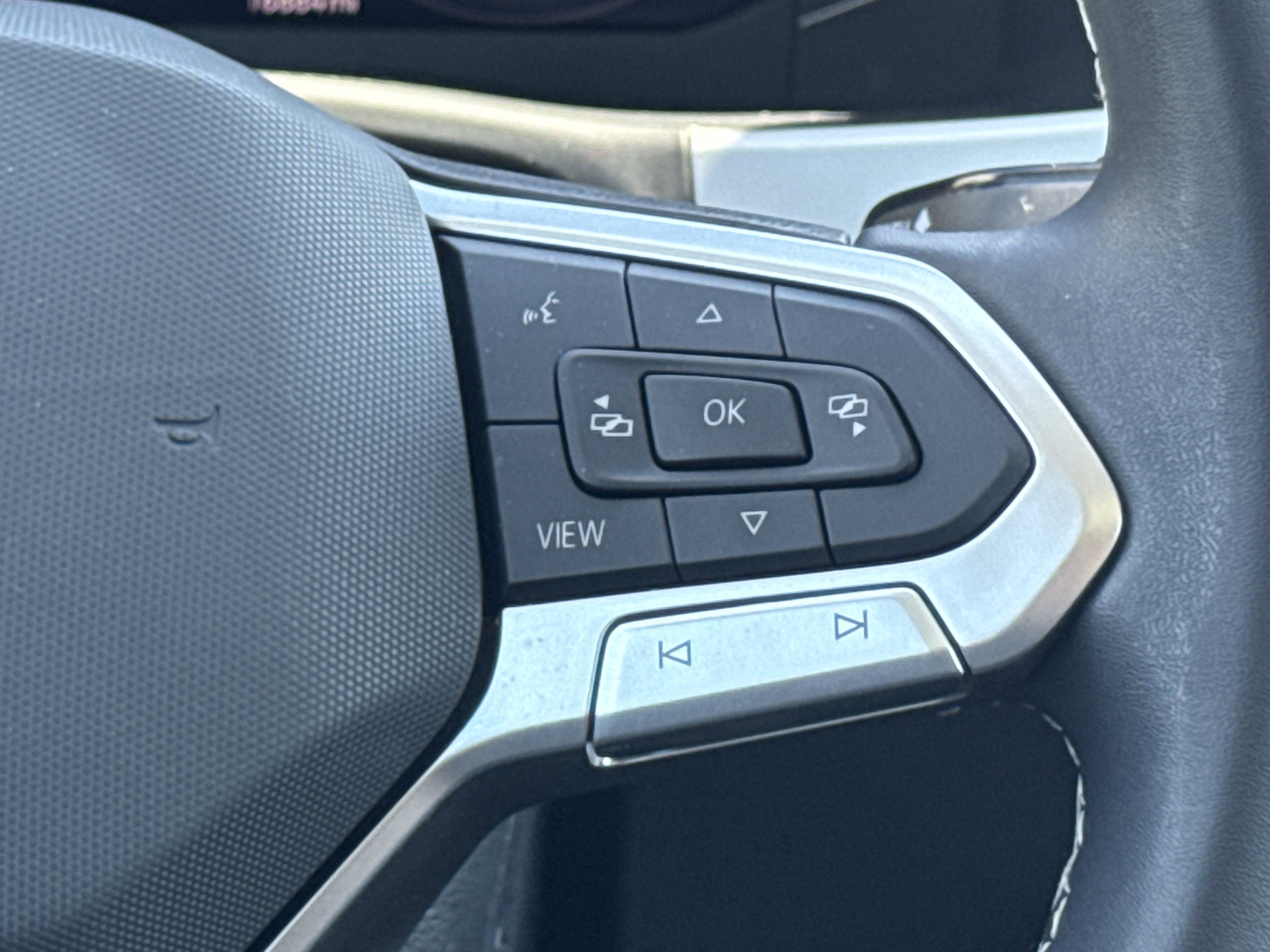 Used 2023 Volkswagen Atlas SE w/ Panoramic Sunroof Package image 7