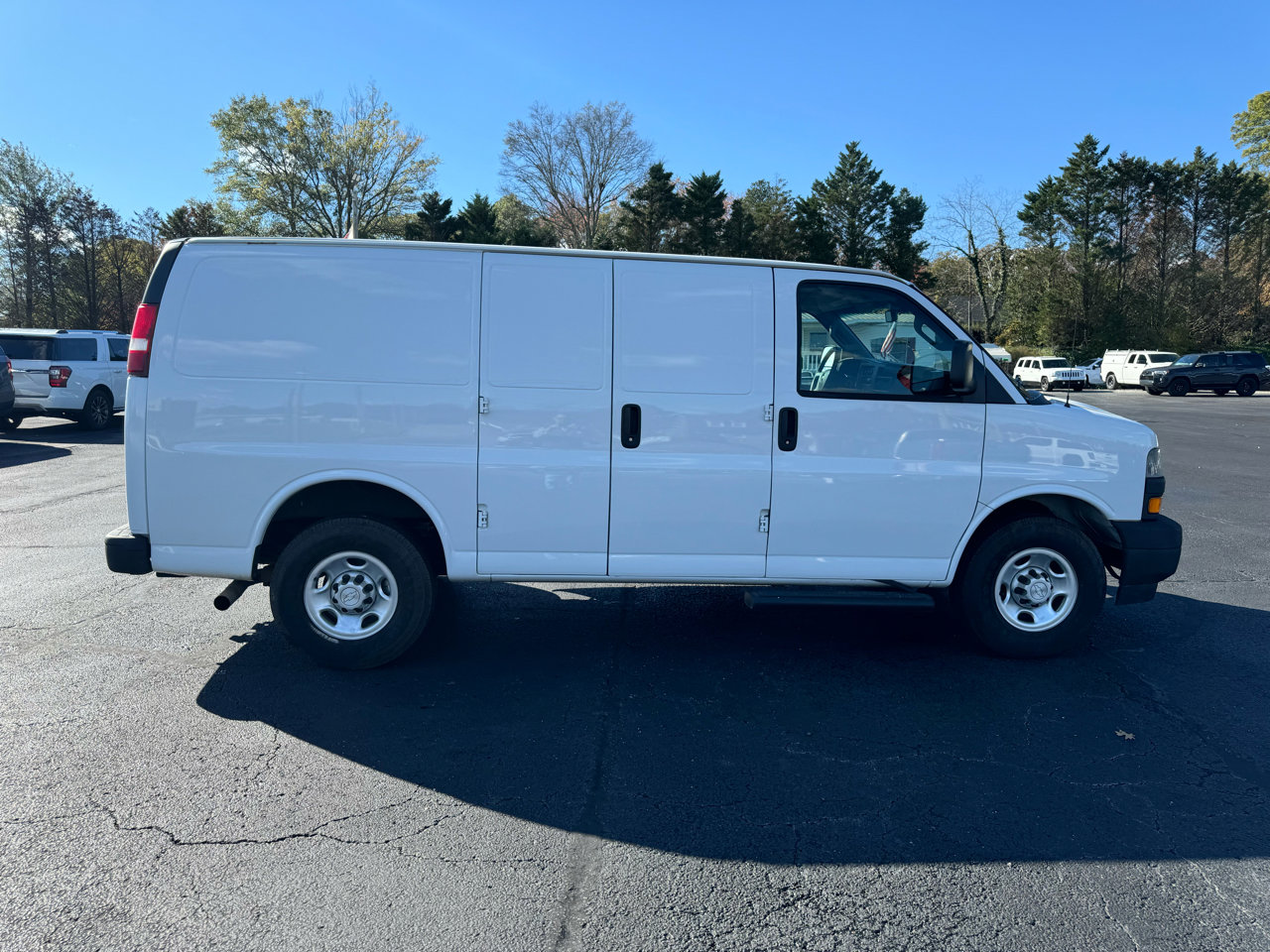 Used 2019 Chevrolet Express 2500 w/ Driver Convenience Package image 5