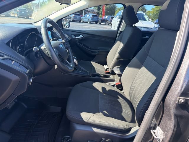 Used 2016 Ford Focus SE w/ SE Sport Package FWD image 11