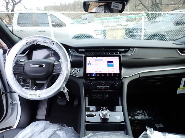 New 2025 Jeep Grand Cherokee Limited w/ Black Appearance Package image 14