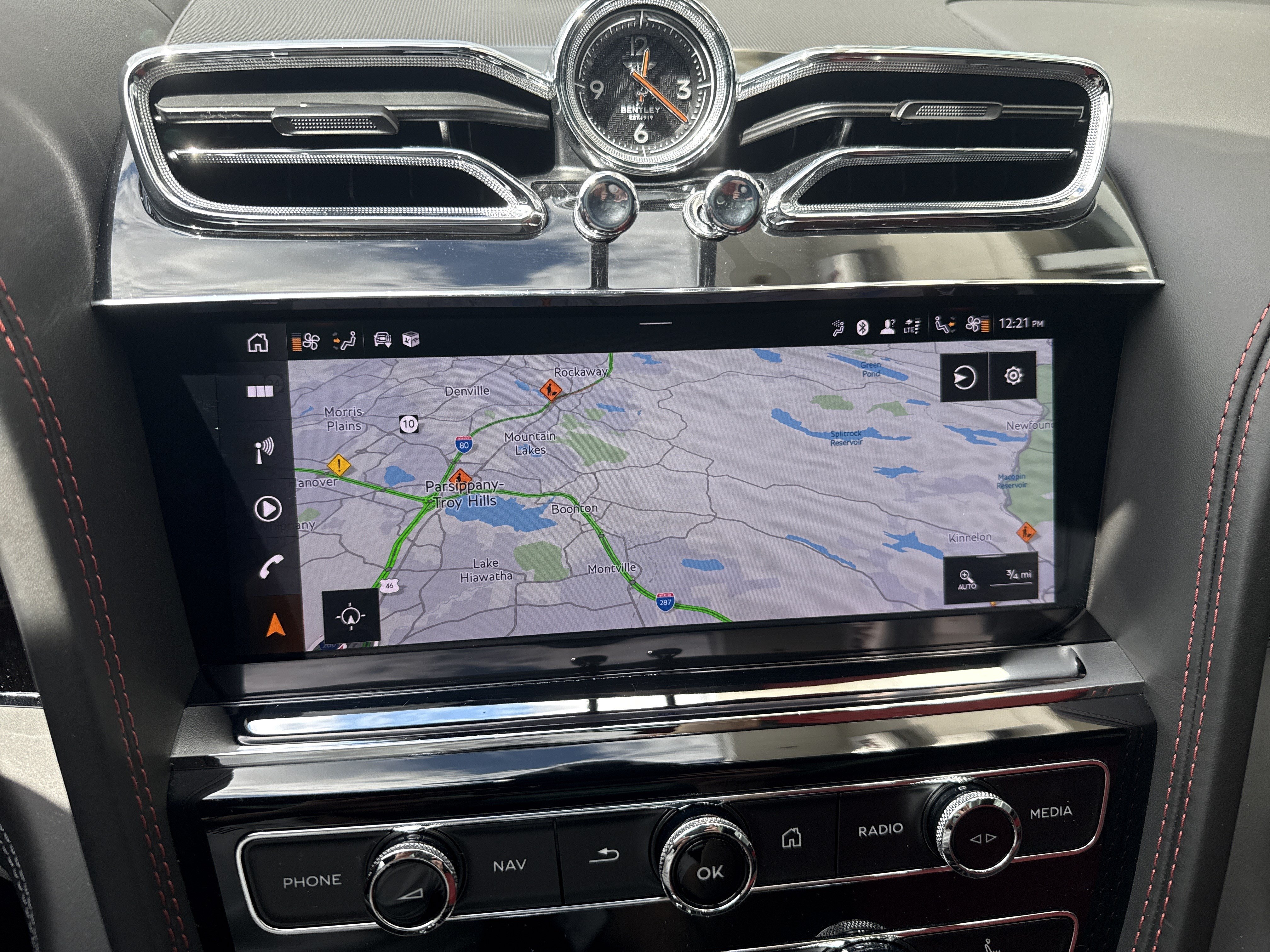 Used 2022 Bentley Bentayga AWD/4WD image 23
