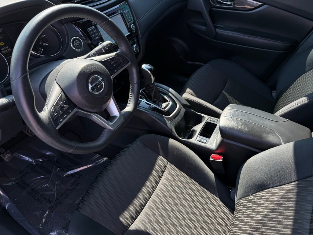 Used 2017 Nissan Rogue SV w/ SV Premium Package image 16