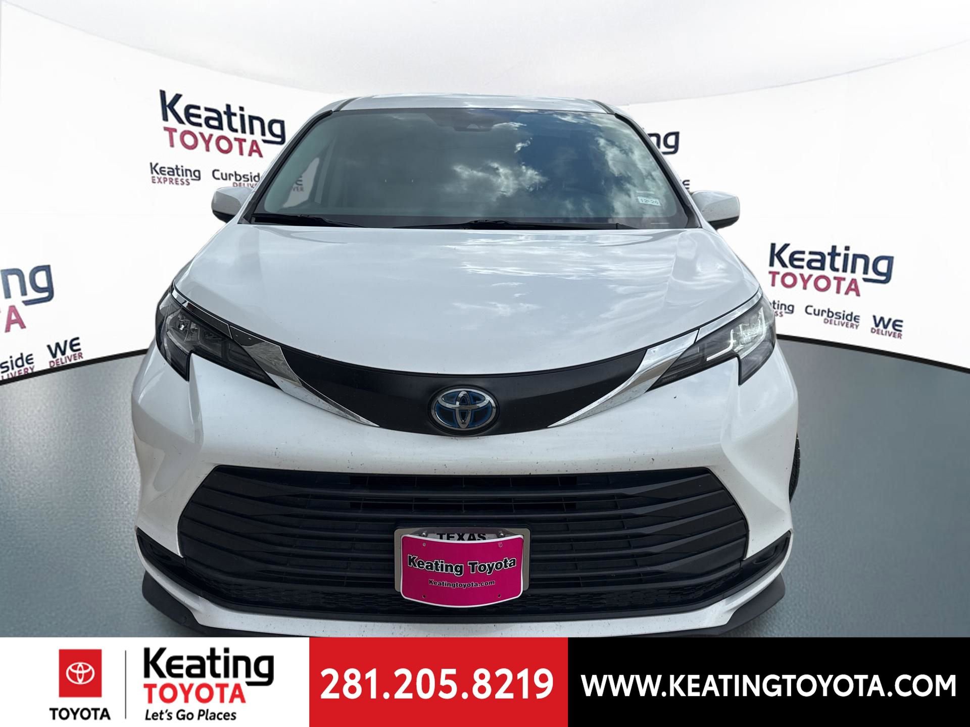 Used 2022 Toyota Sienna LE image 2