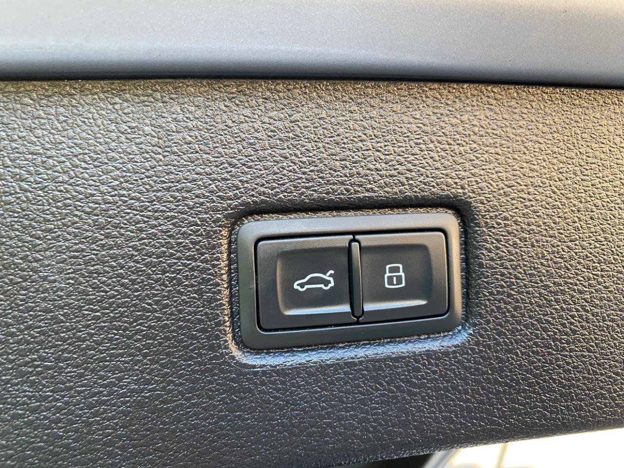 Used 2019 Audi Q7 3.0T Premium w/ Convenience Package AWD/4WD image 12