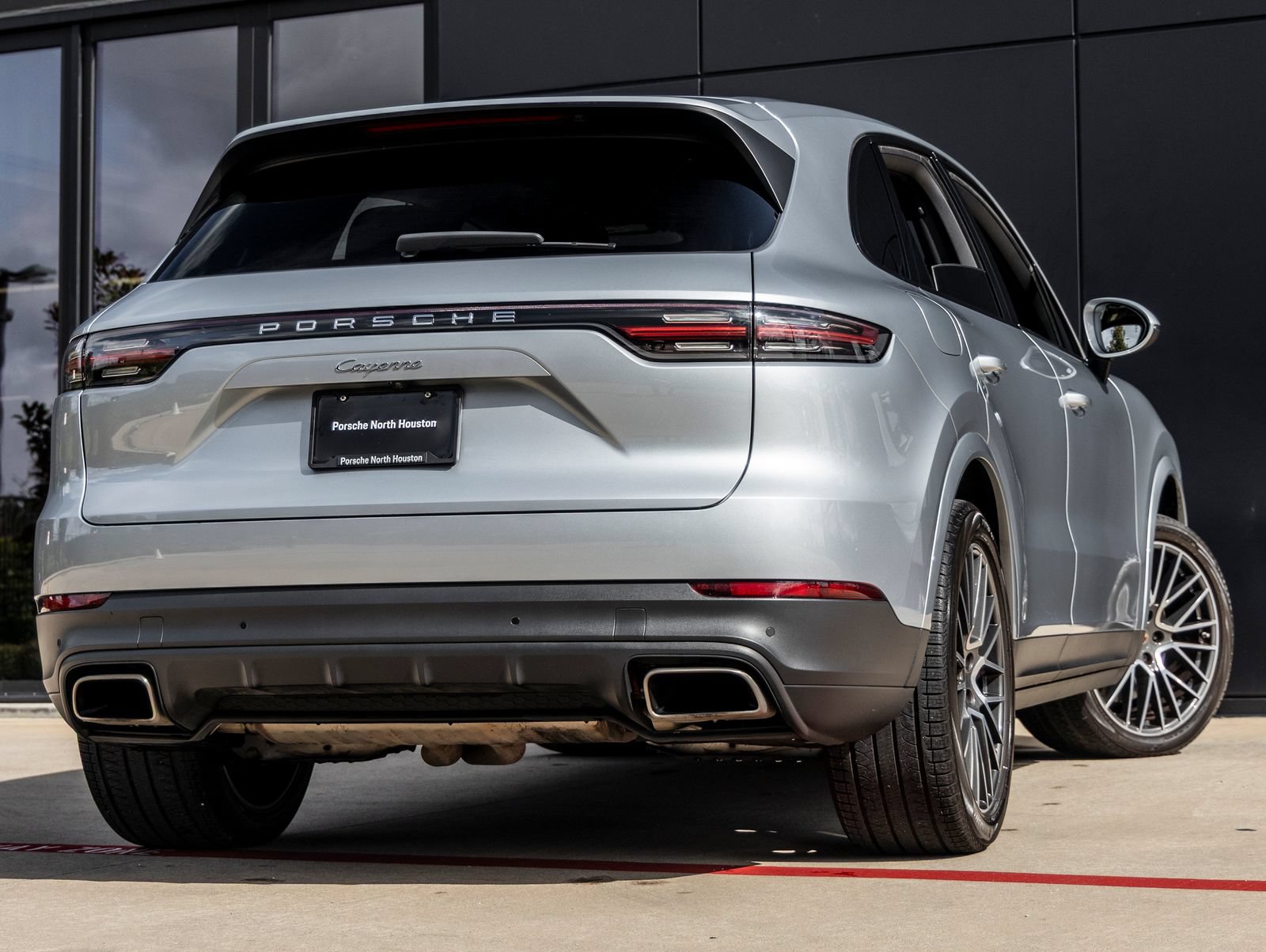 Used 2021 Porsche Cayenne AWD/4WD image 11