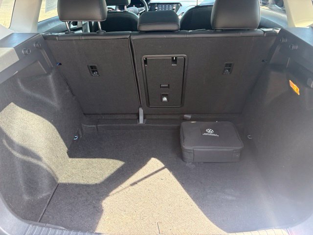 Used 2023 Volkswagen Taos SE w/ Panoramic Sunroof Package FWD image 7