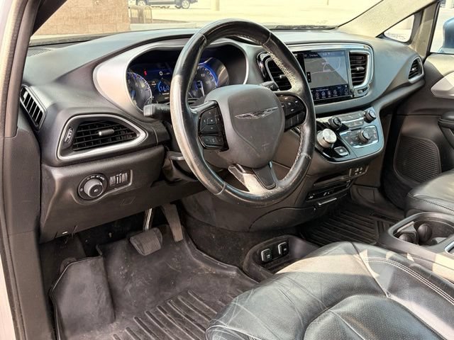 Used 2018 Chrysler Pacifica Touring-L Plus w/ S Appearance Package FWD image 9