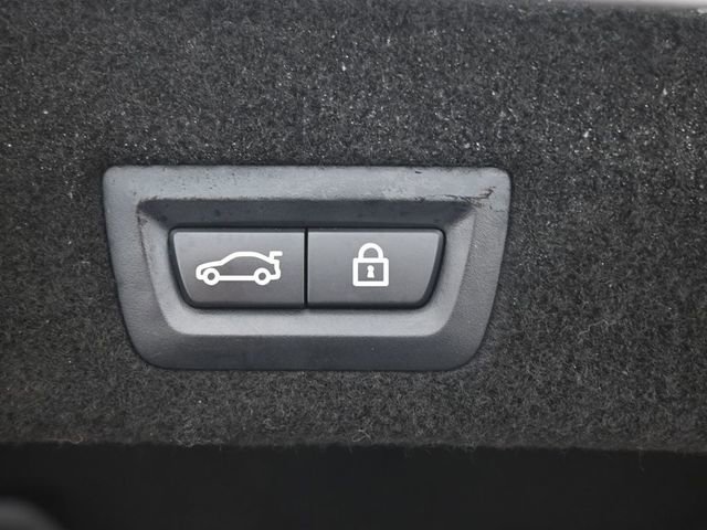 Used 2020 BMW 740i w/ M Sport Package image 29