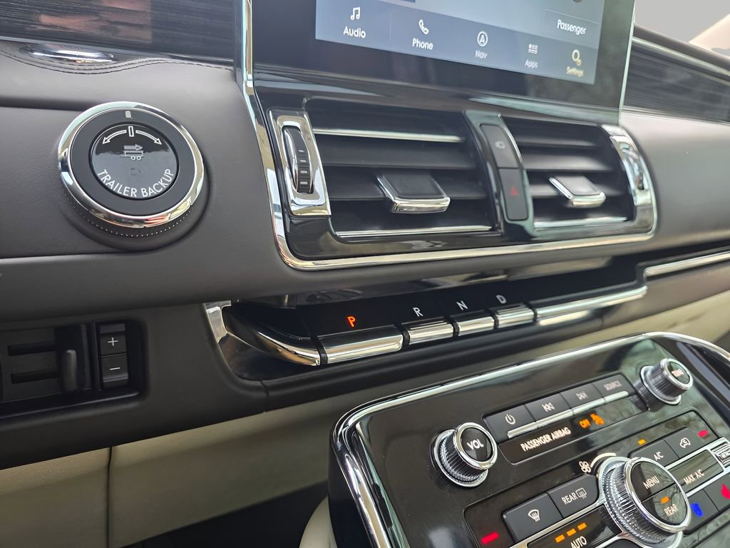 Used 2021 Lincoln Navigator Black Label w/ Cargo Convenience Package image 27