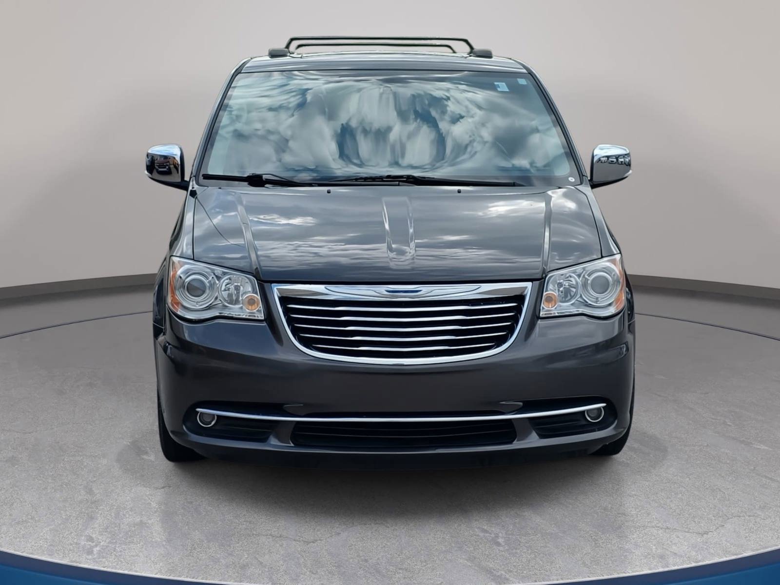 Used 2016 Chrysler Town & Country Limited Platinum image 2