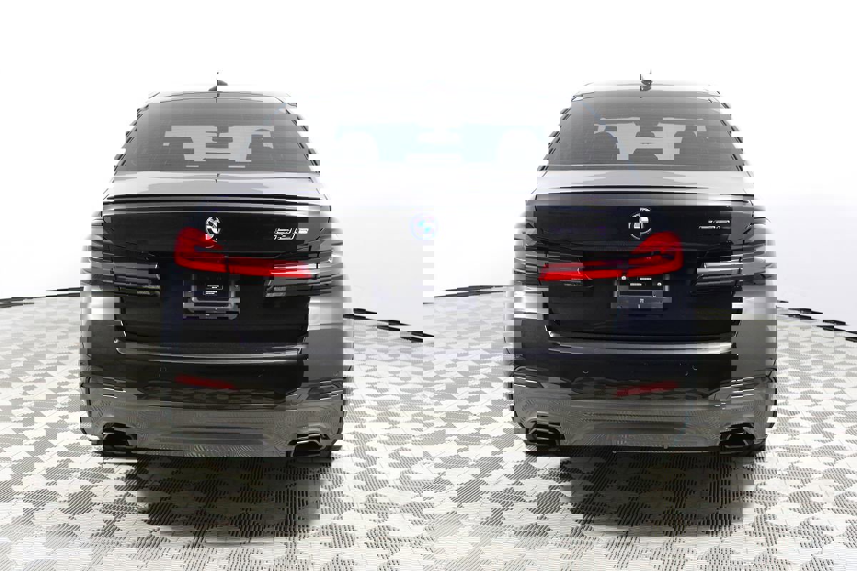 Used 2023 BMW 530e w/ M Sport Package image 36
