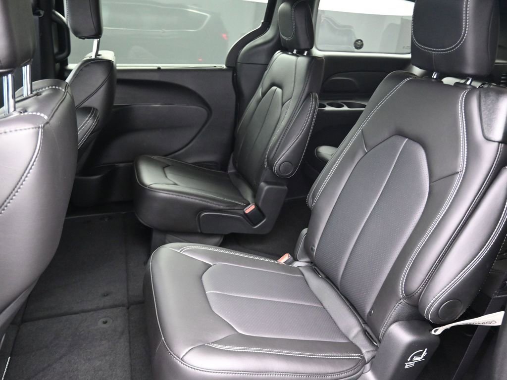 New 2026 Chrysler Pacifica Select image 13