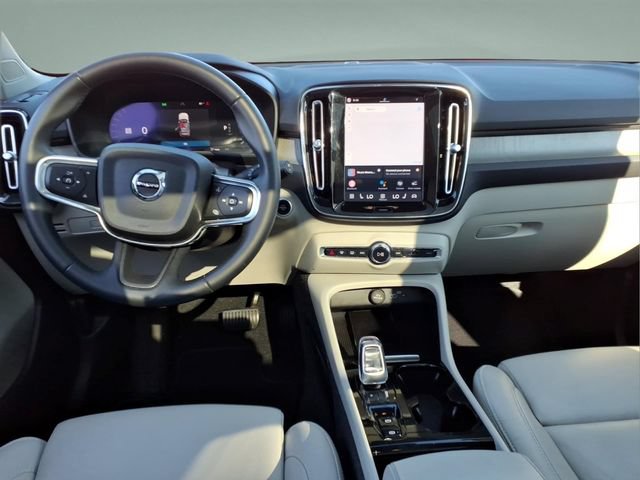 Used 2023 Volvo XC40 B4 Ultimate FWD image 19