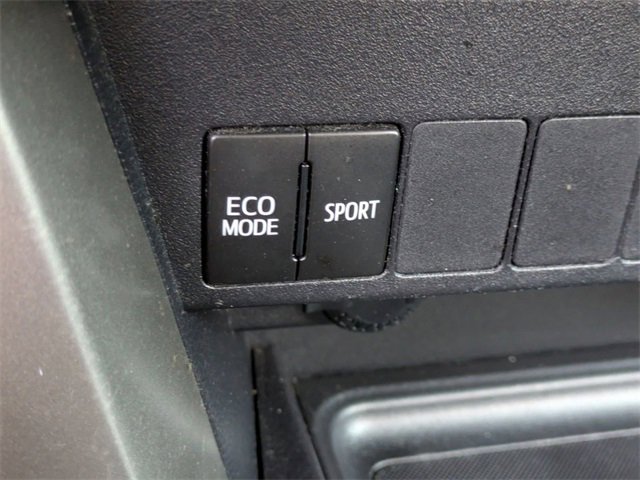 Used 2015 Toyota RAV4 LE image 31