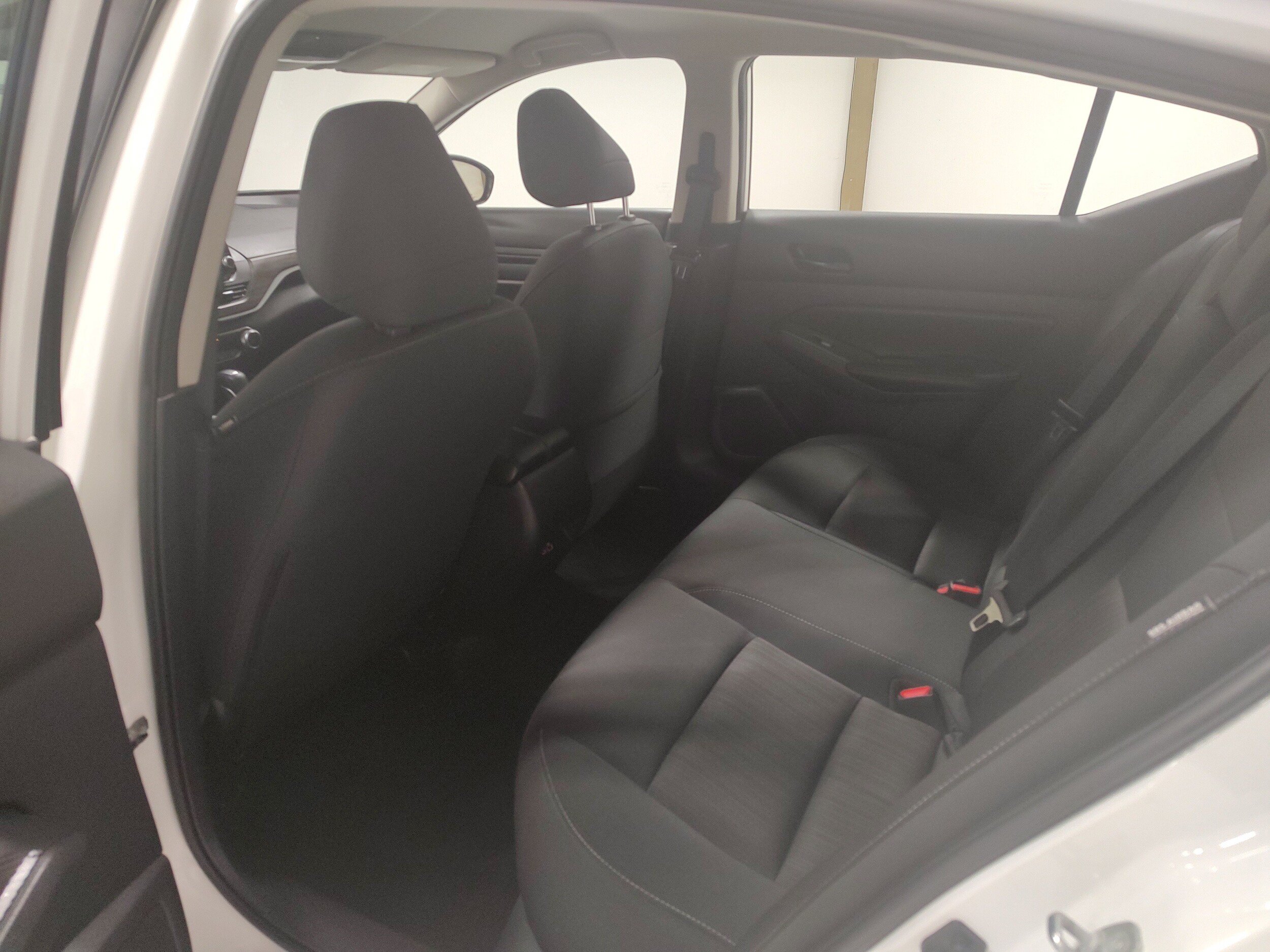 Used 2025 Nissan Altima 2.5 SV FWD image 11