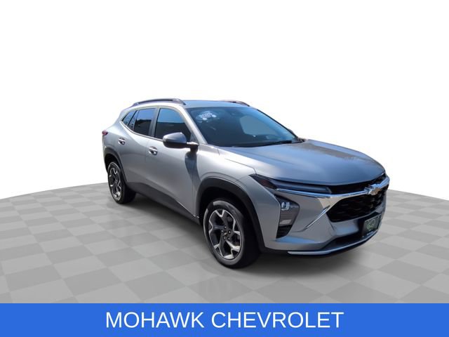 Used 2025 Chevrolet Trax LT w/ LT Convenience Package image 2