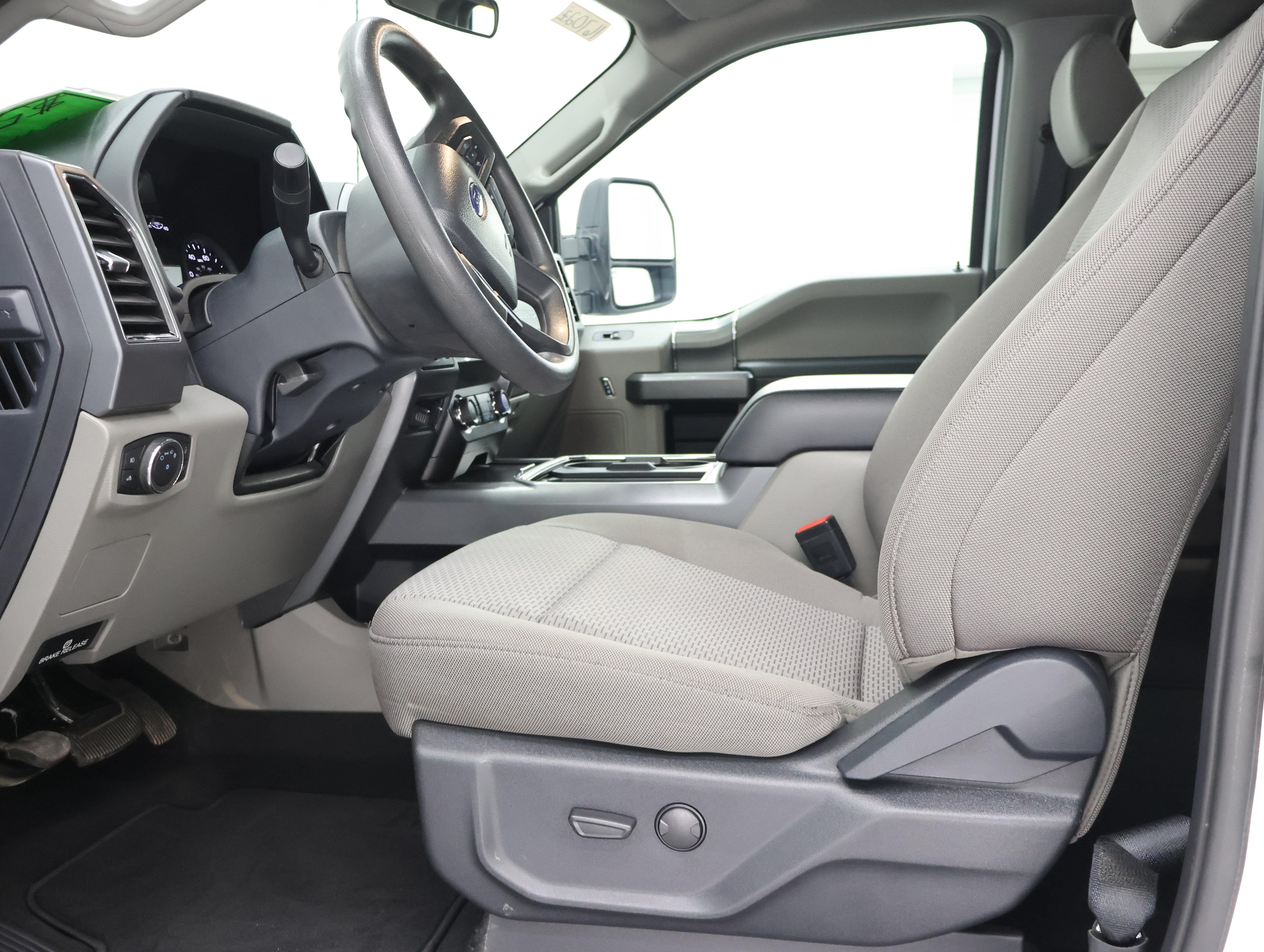 Used 2022 Ford F250 XLT w/ Black Appearance Package AWD/4WD image 8