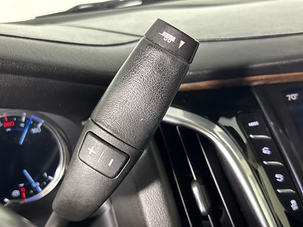 Used 2020 Cadillac Escalade Premium Luxury image 17