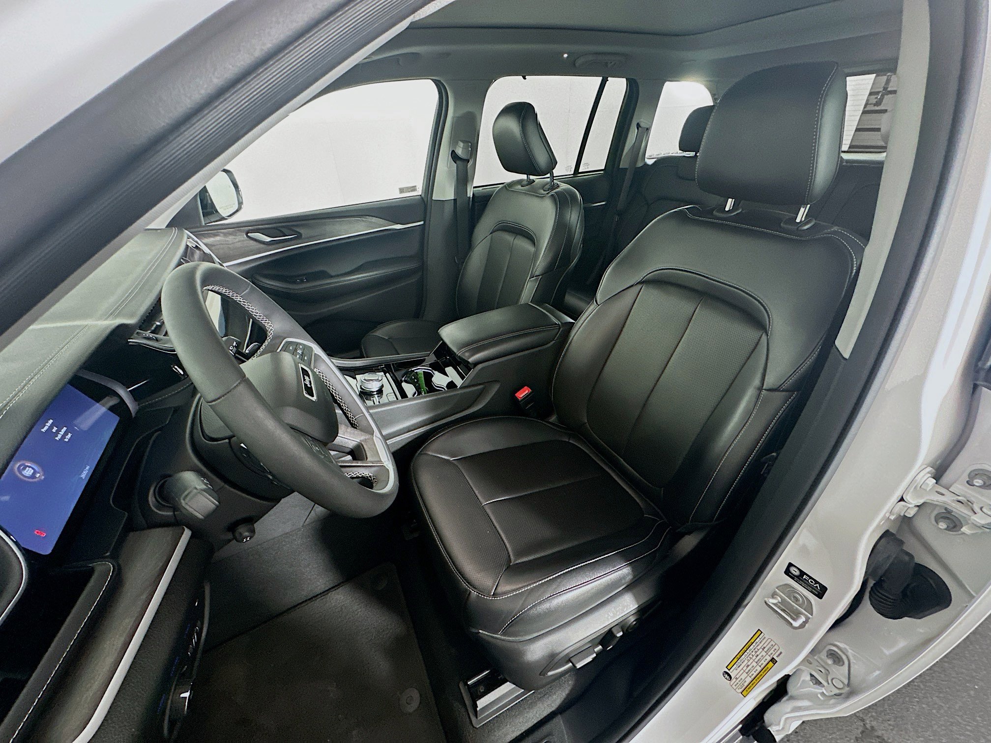 Used 2023 Jeep Grand Cherokee 4WD 4xe w/ Luxury Tech Group II image 13