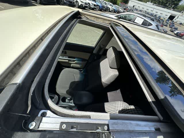 Used 2011 Kia Soul ! FWD image 6