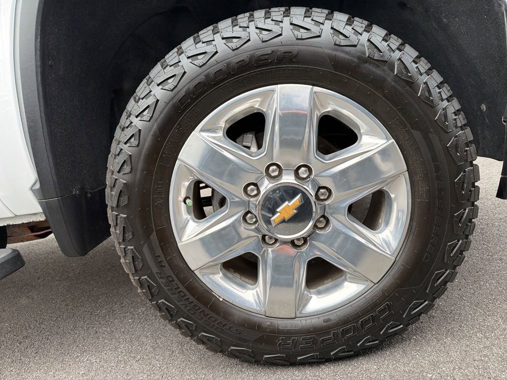 Used 2022 Chevrolet Silverado 2500 LTZ w/ LTZ Convenience Package image 11