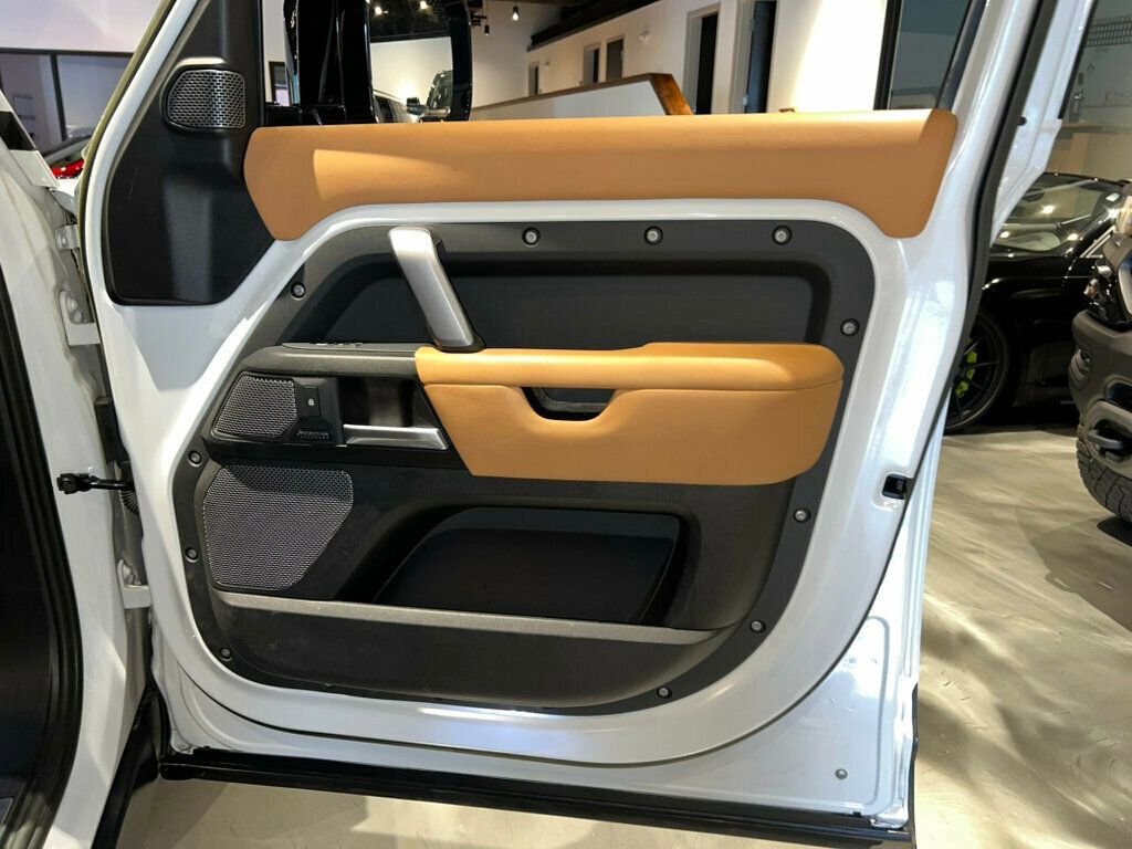 Used 2023 Land Rover Defender 110 image 35