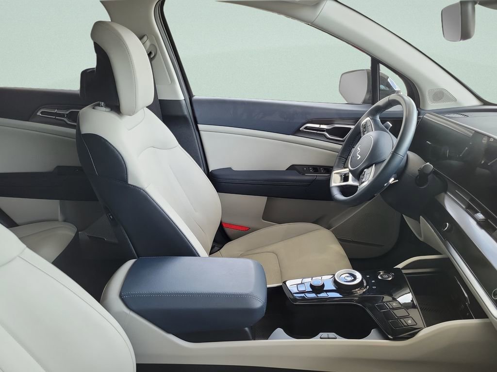 Used 2025 Kia Sportage EX w/ EX Premium Package image 5