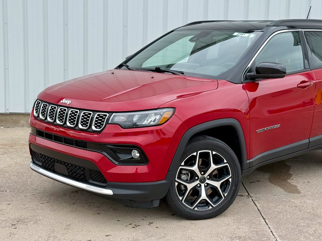 Used 2025 Jeep Compass Limited AWD/4WD image 2