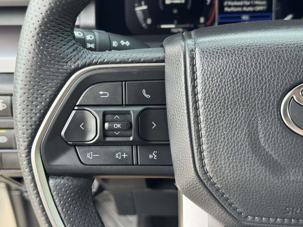 Used 2025 Toyota Tacoma TRD Off-Road AWD/4WD image 11