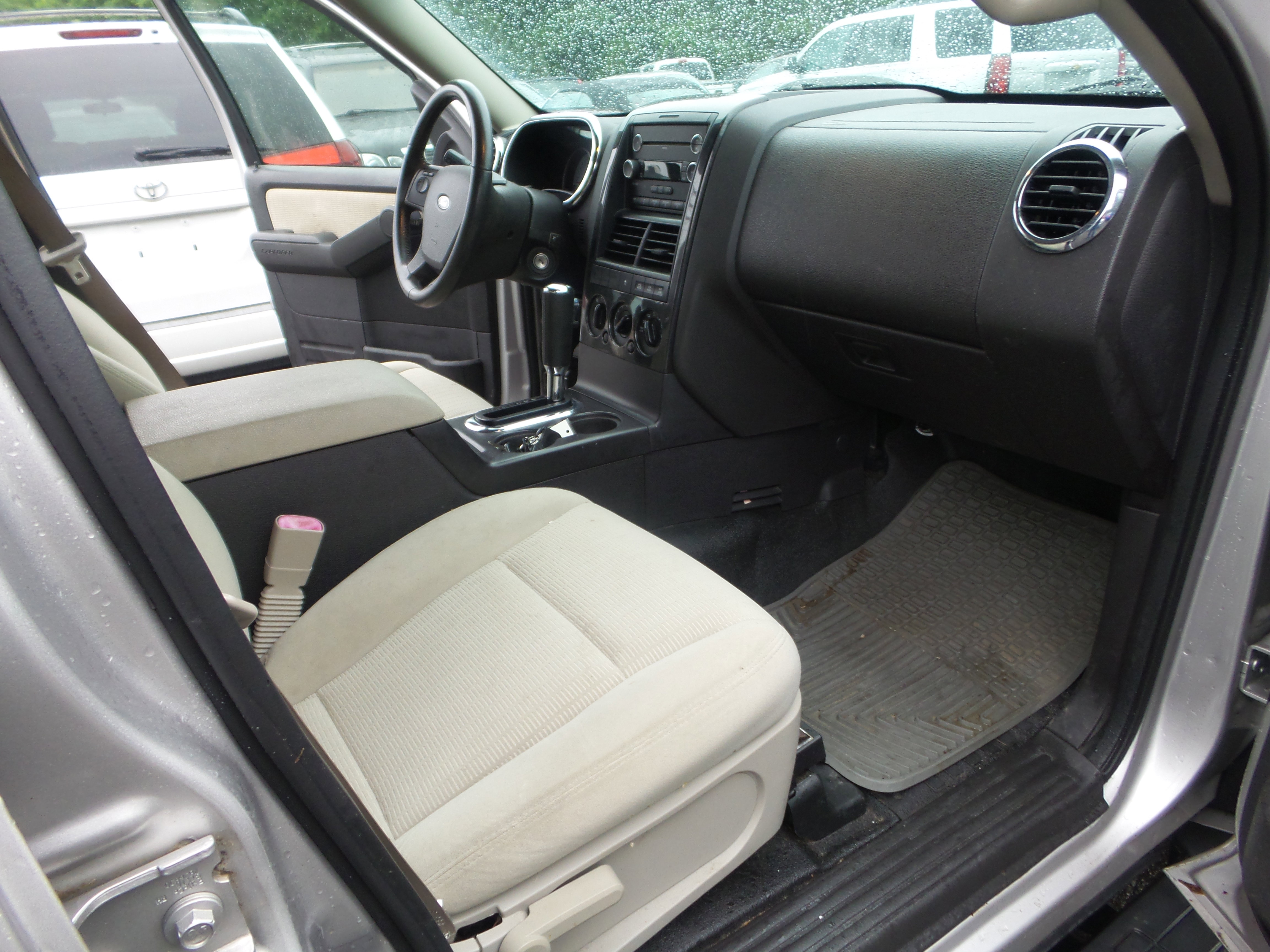 Used 2008 Ford Explorer Sport Trac XLT AWD/4WD image 12