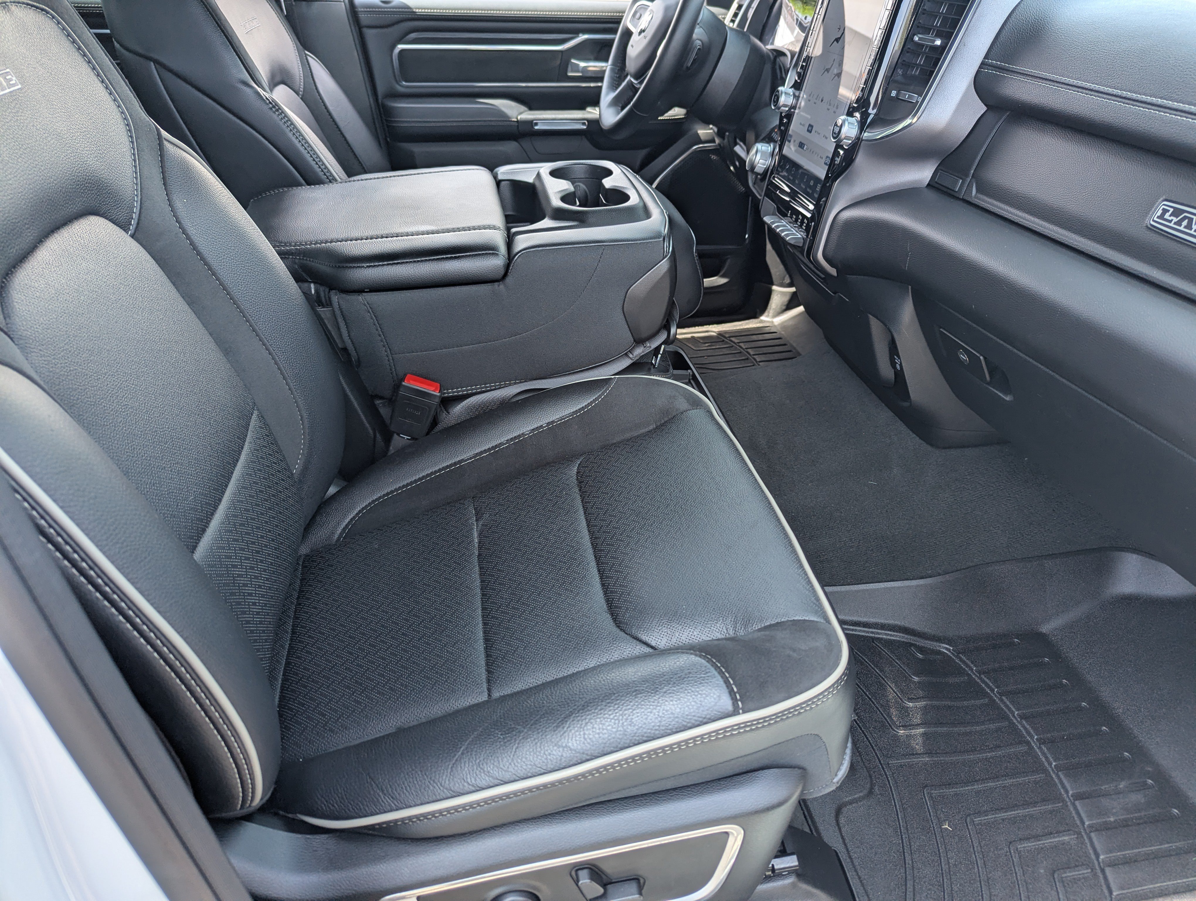 Used 2024 RAM 1500 Laramie AWD/4WD image 11