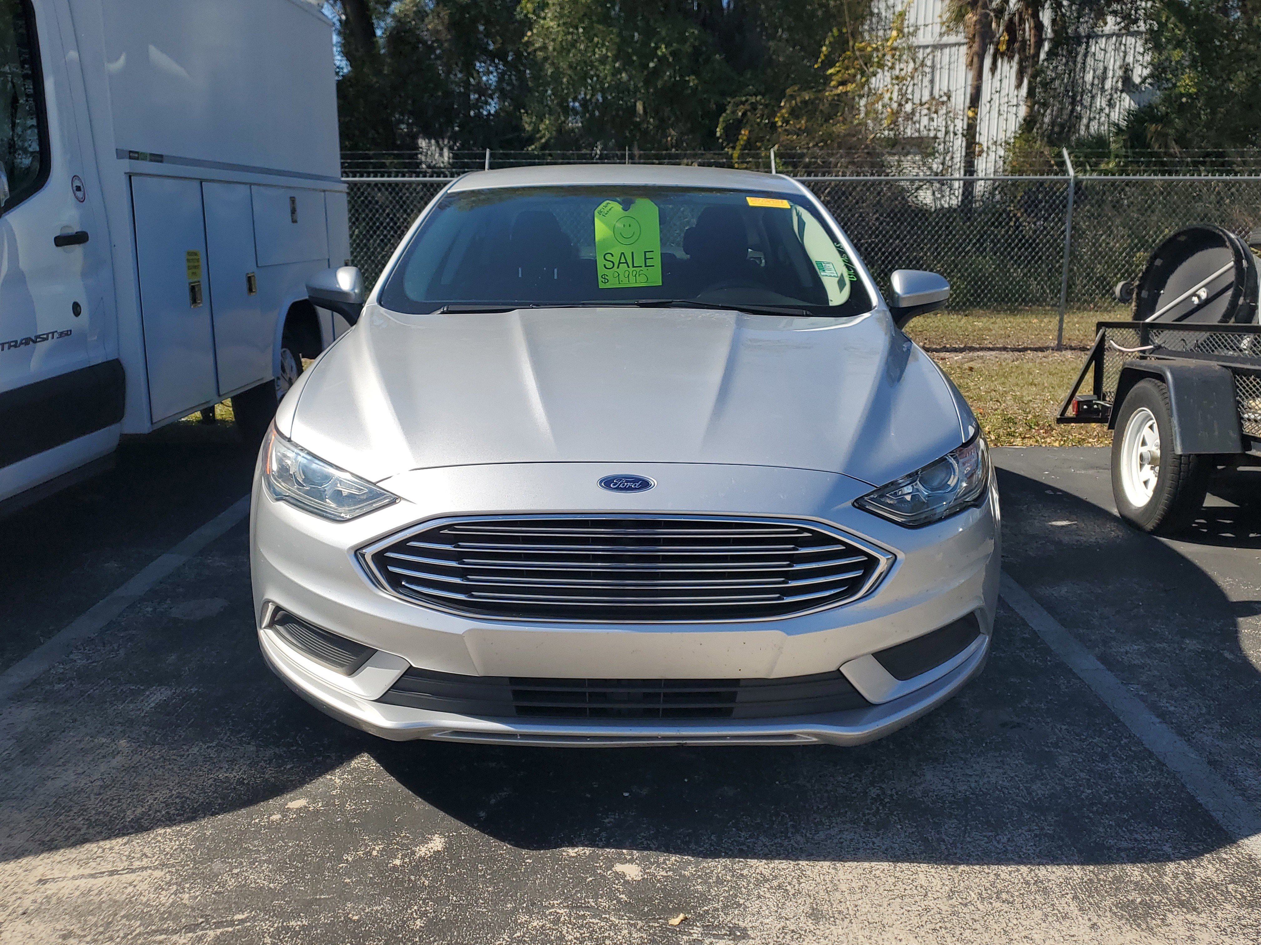 Used 2017 Ford Fusion SE image 2