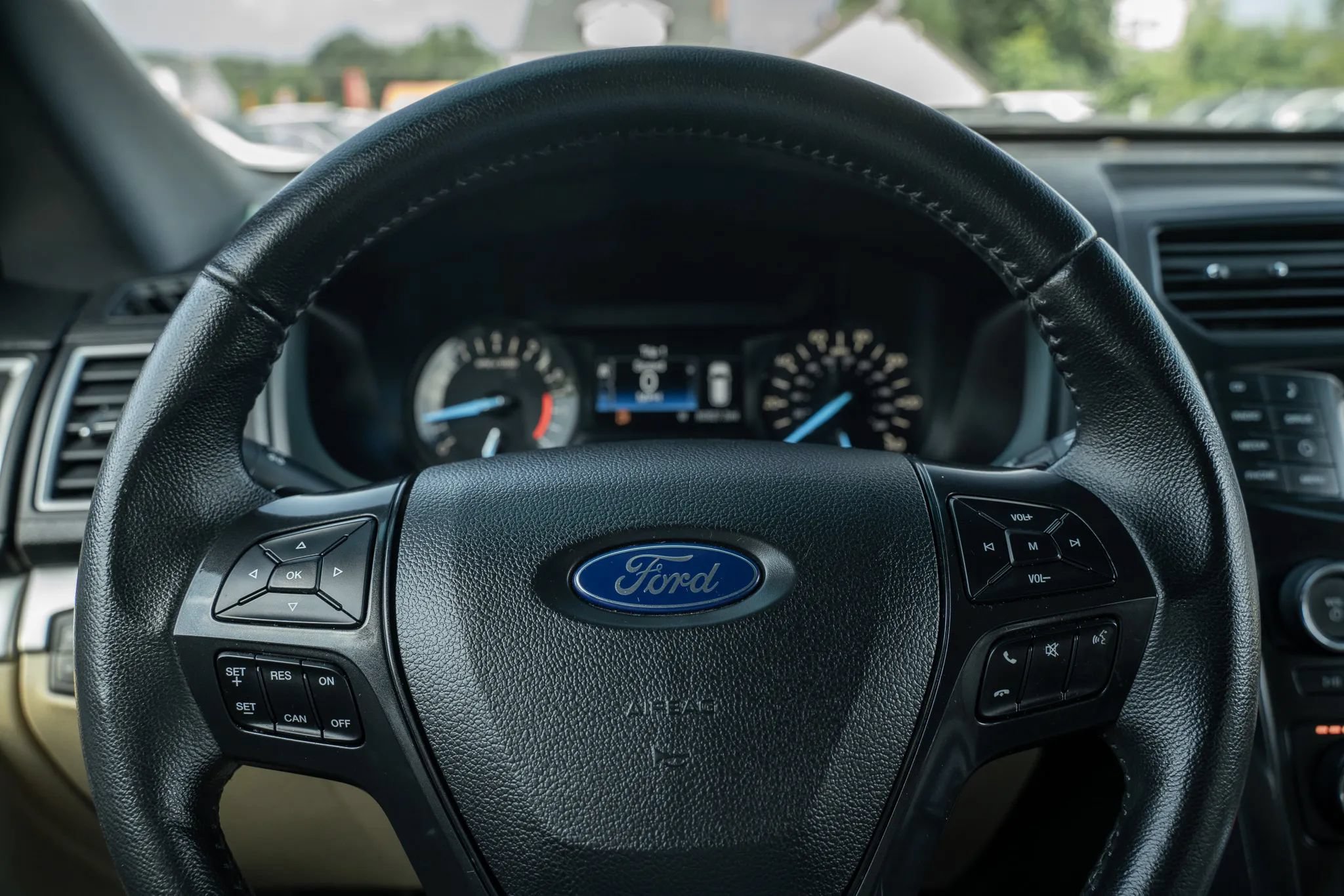 Used 2017 Ford Explorer XLT FWD image 17
