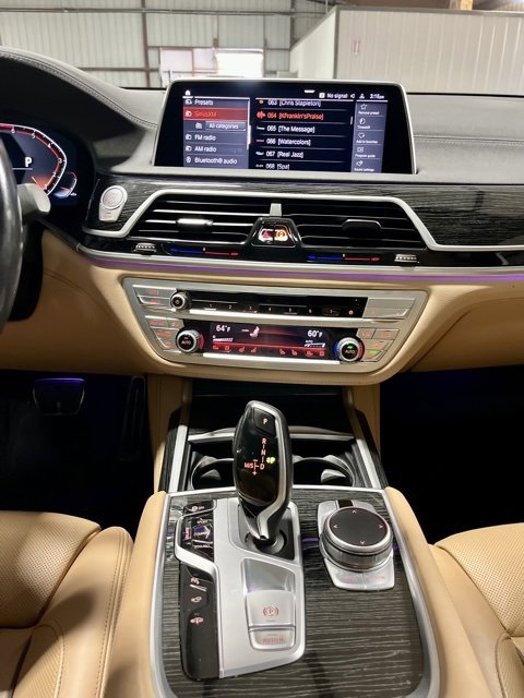 Used 2021 BMW 750i xDrive w/ M Sport Package image 35