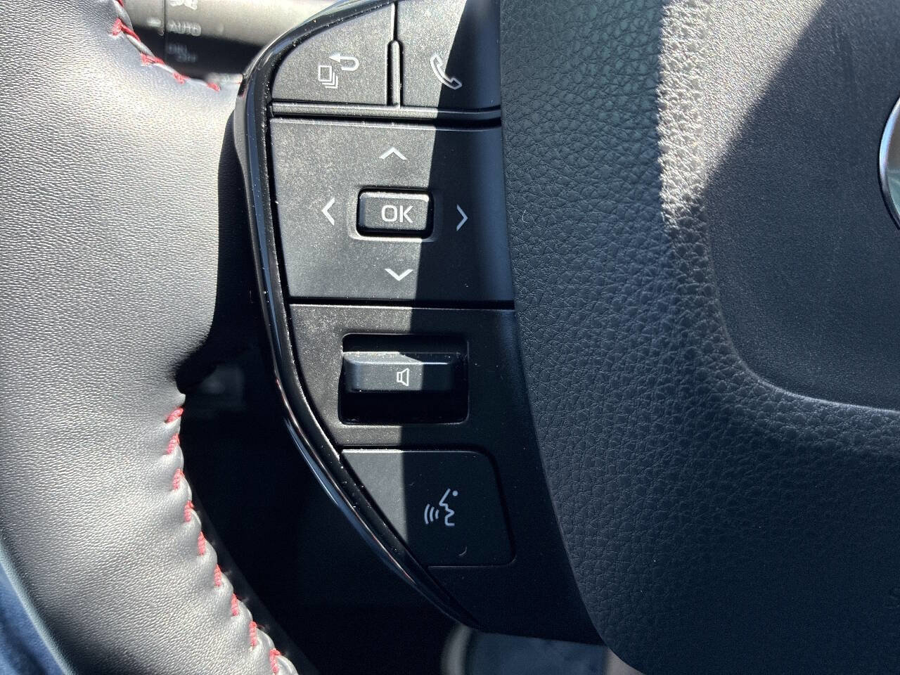 Used 2023 Toyota Prius Prime FWD image 21