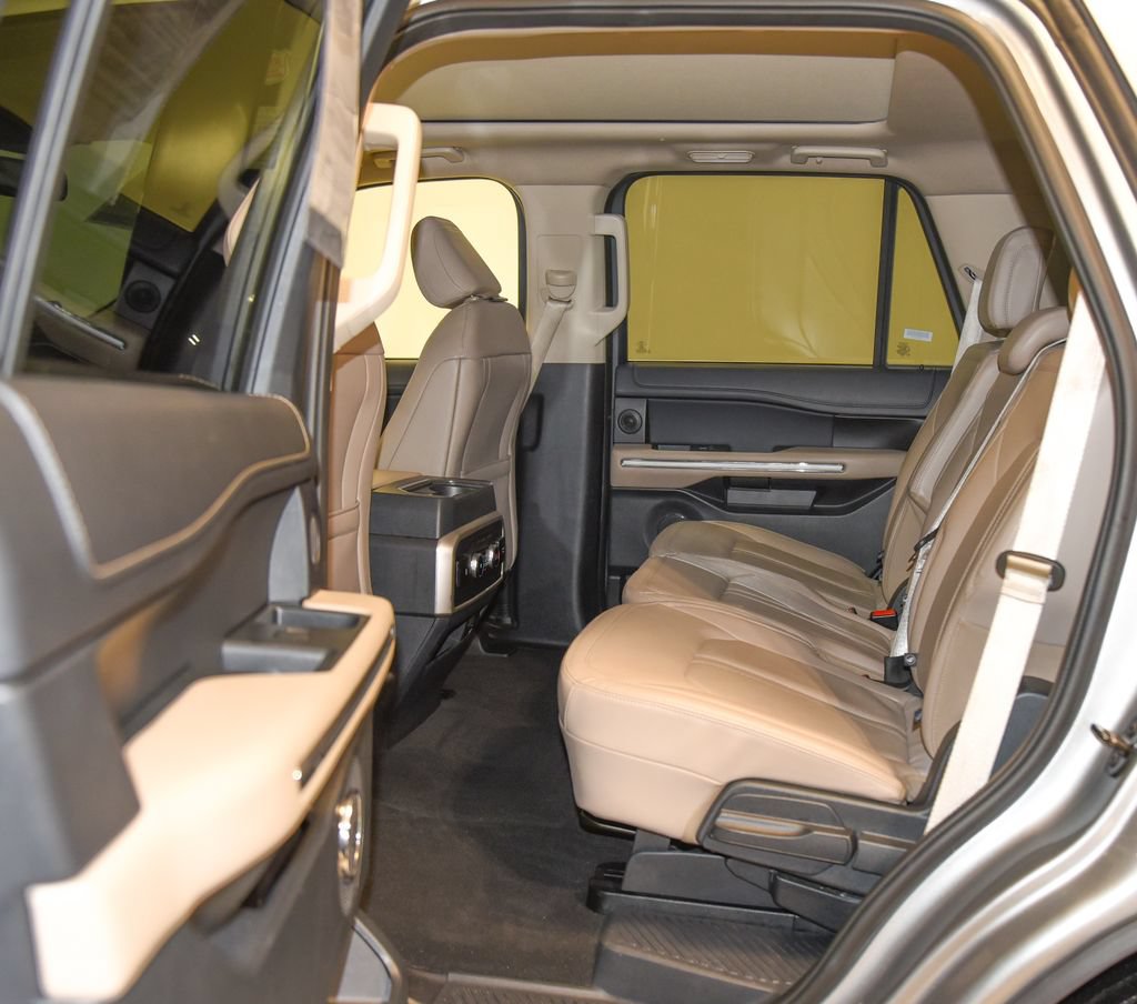 Used 2024 Ford Expedition Limited AWD/4WD image 12
